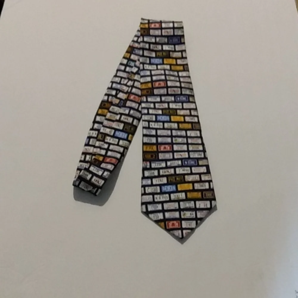 License Plate Men's Silk Tie, fun print, multi color, made in USA, pre-owned.